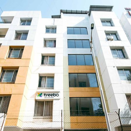 Готель Treebo Empire Executive Premium, Hinjewadi Хіньеваді Екстер'єр фото